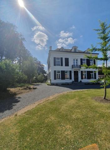 Chambres D'Hotes Des Rouets Fourmies エクステリア 写真